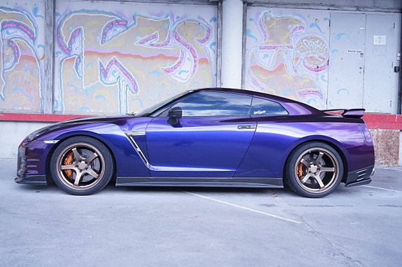Nissan GT-R 3 of 30