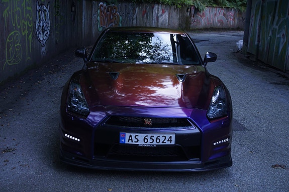 Nissan GT-R 12 of 30