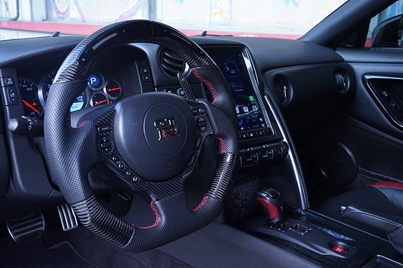 Nissan GT-R 14 of 30