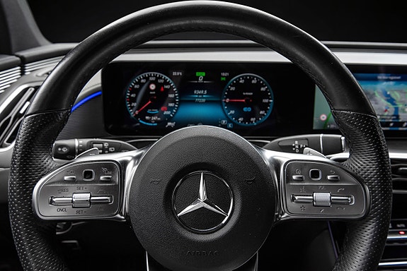 Mercedes-Benz EQC400 18 of 30