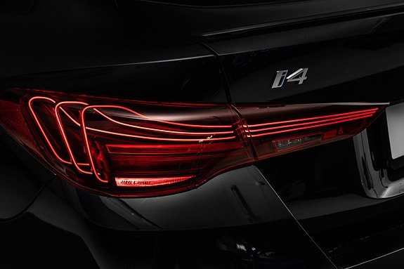 BMW i4 10 of 30