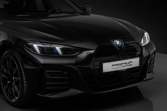BMW i4 2 of 30