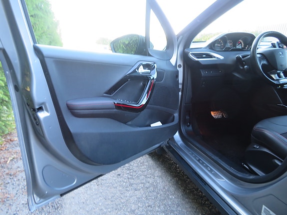 Peugeot 2008 25 of 30