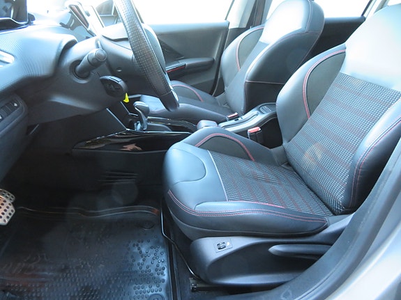 Peugeot 2008 27 of 30