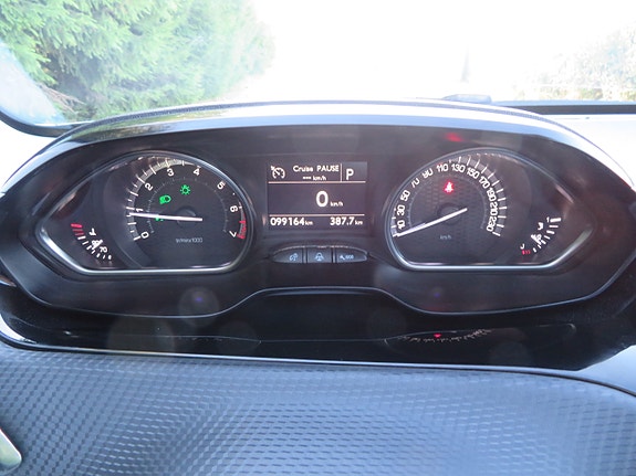 Peugeot 2008 29 of 30