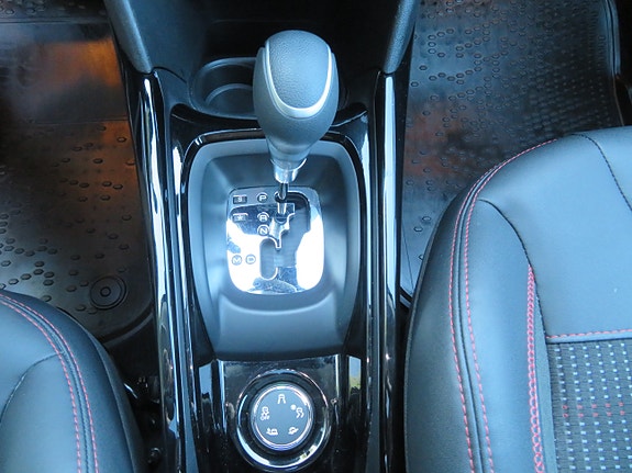 Peugeot 2008 28 of 30
