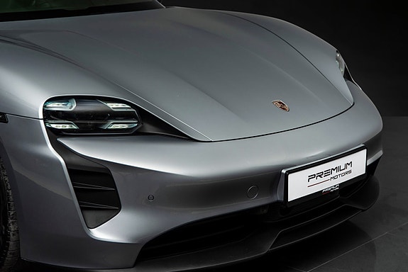 Porsche Taycan 3 of 30