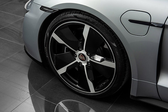 Porsche Taycan 15 of 30