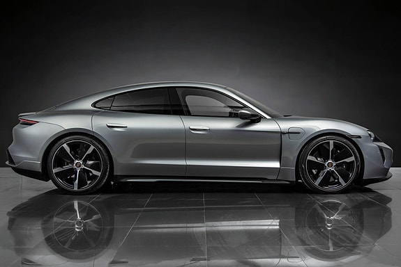 Porsche Taycan 7 of 30