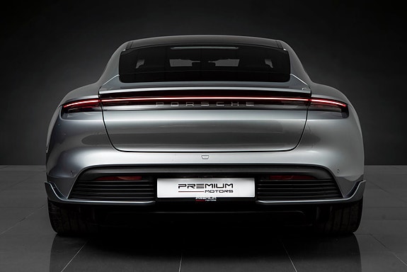 Porsche Taycan 9 of 30
