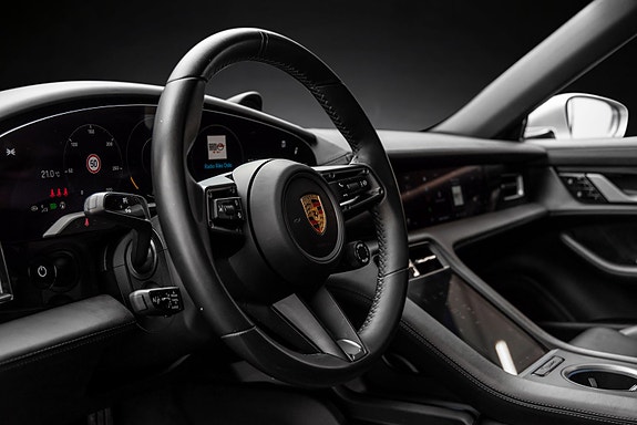 Porsche Taycan 21 of 30