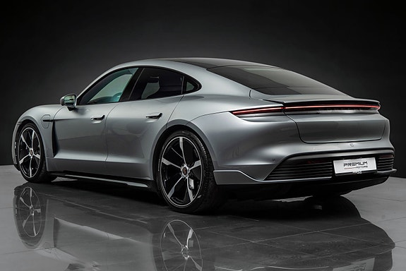 Porsche Taycan 8 of 30