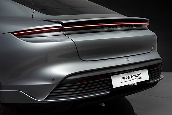 Porsche Taycan 10 of 30