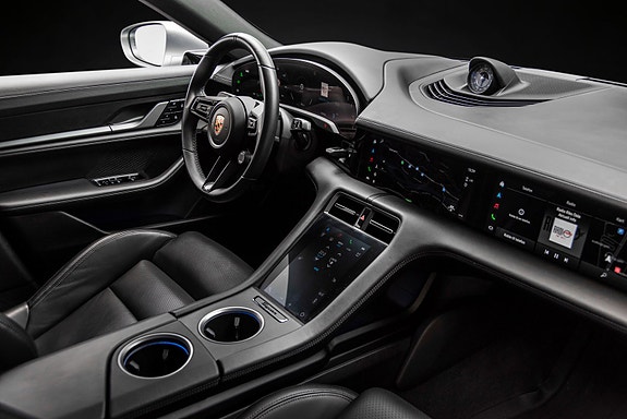 Porsche Taycan 17 of 30