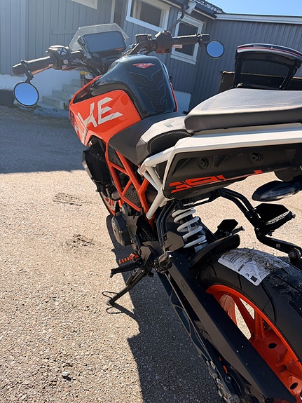 KTM 390 Duke 3 of 9
