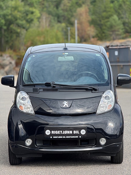 Peugeot iOn 3 of 15