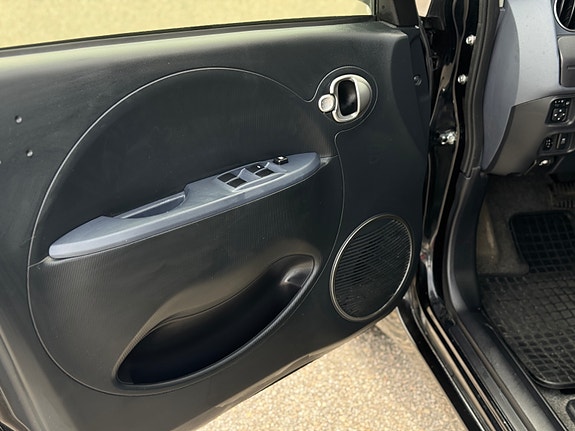 Peugeot iOn 8 of 15