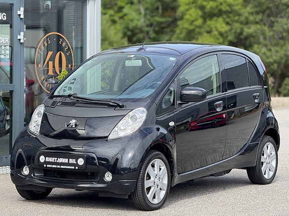 Peugeot iOn 2 of 15