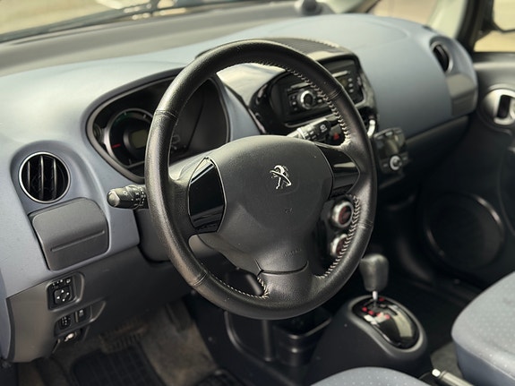 Peugeot iOn 7 of 15