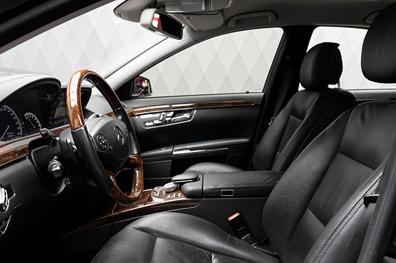 Mercedes-Benz S500 21 of 30