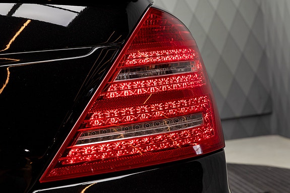 Mercedes-Benz S500 6 of 30