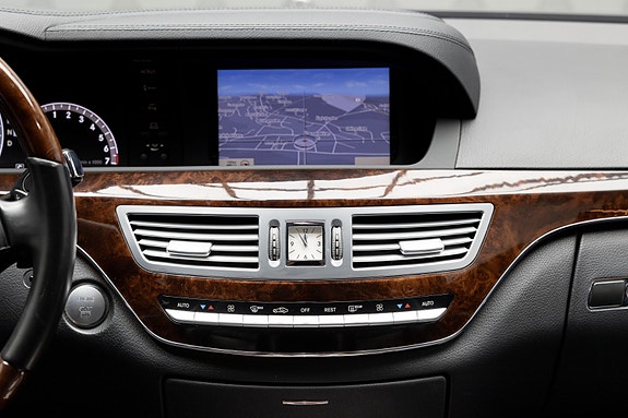 Mercedes-Benz S500 28 of 30