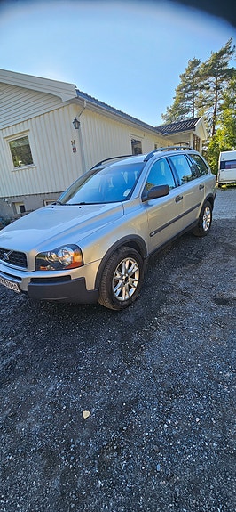 Volvo XC90 4 of 13