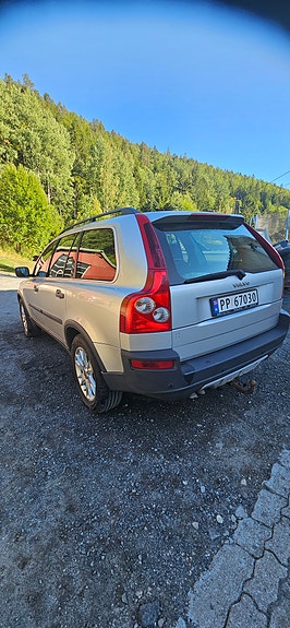 Volvo XC90 2 of 13