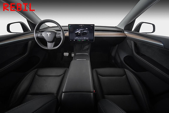 Tesla Model Y 12 of 28