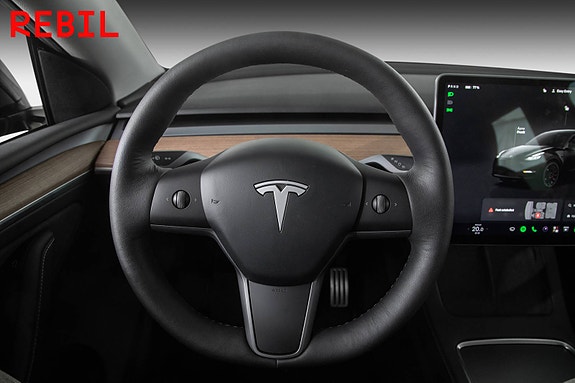 Tesla Model Y 13 of 28