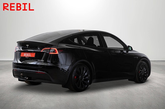 Tesla Model Y 7 of 28
