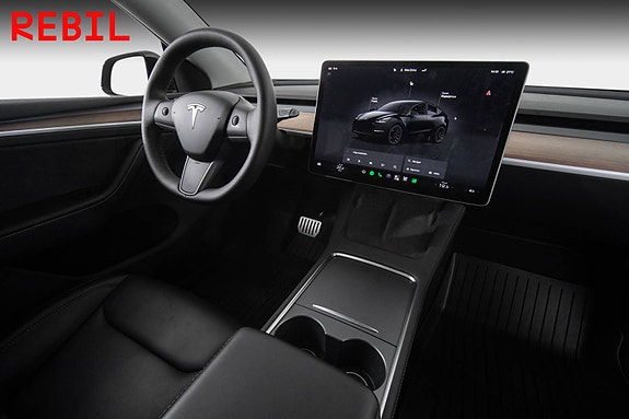 Tesla Model Y 15 of 28