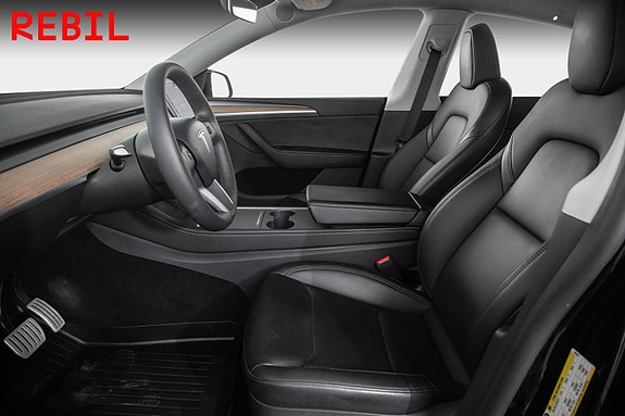 Tesla Model Y 9 of 28
