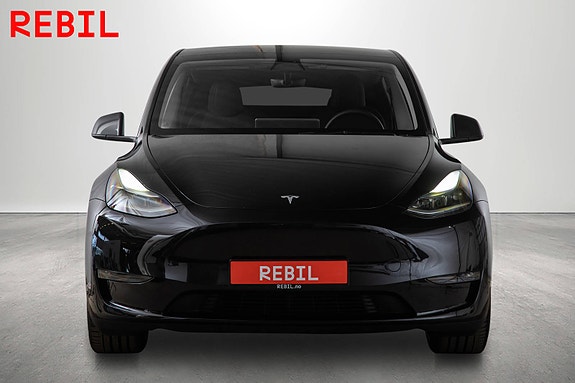 Tesla Model Y 3 of 28