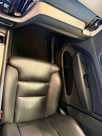 Volvo XC60 23 of 28