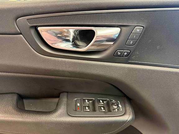 Volvo XC60 10 of 28