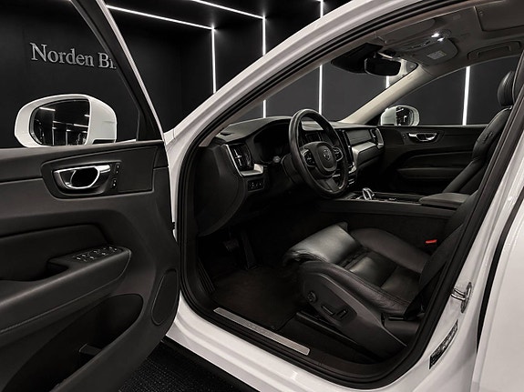 Volvo XC60 7 of 28