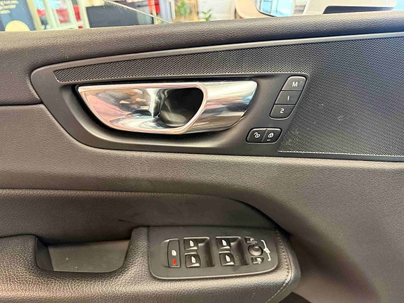 Volvo XC60 9 of 28