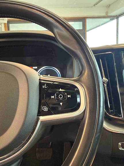 Volvo XC60 15 of 28