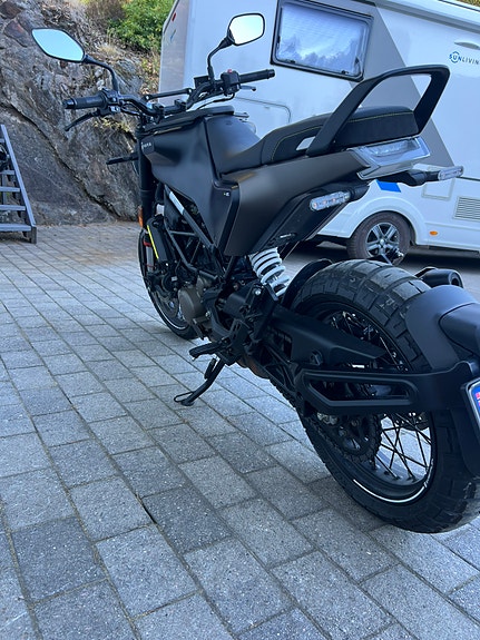 Husqvarna Svartpilen 125 4 of 8