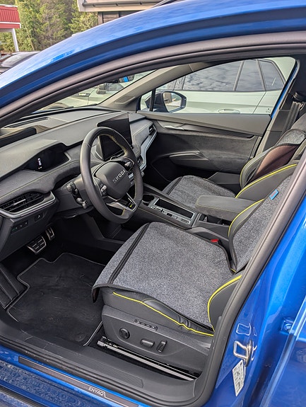 Skoda Enyaq RS 3 of 6