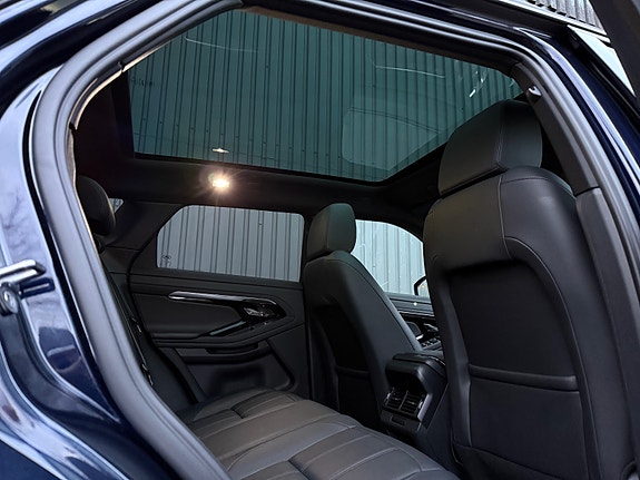Land Rover Range Rover Evoque 28 of 30