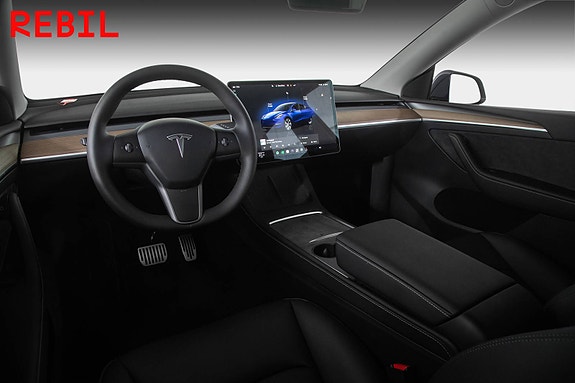 Tesla Model Y 9 of 24