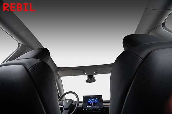 Tesla Model Y 22 of 24