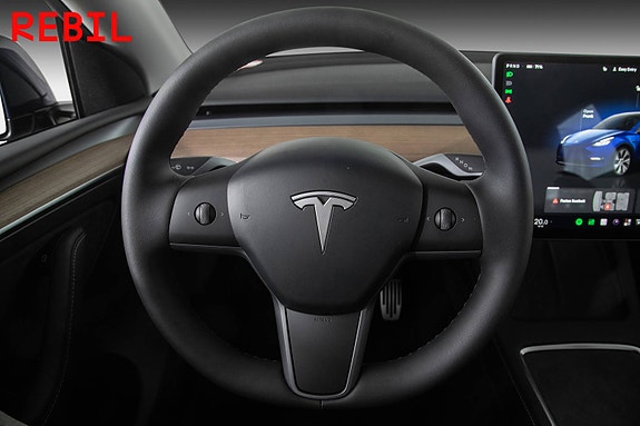 Tesla Model Y 12 of 24