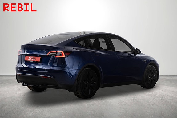 Tesla Model Y 7 of 24
