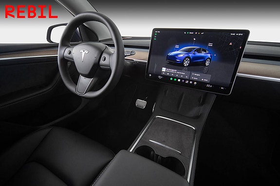 Tesla Model Y 14 of 24