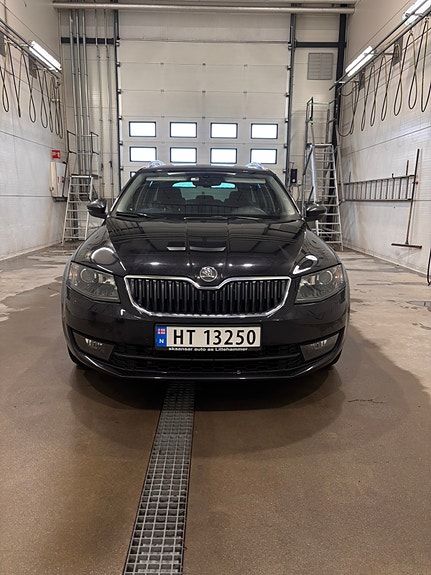 Skoda Octavia 2 of 13