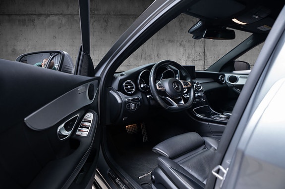 Mercedes-Benz C350 24 of 30