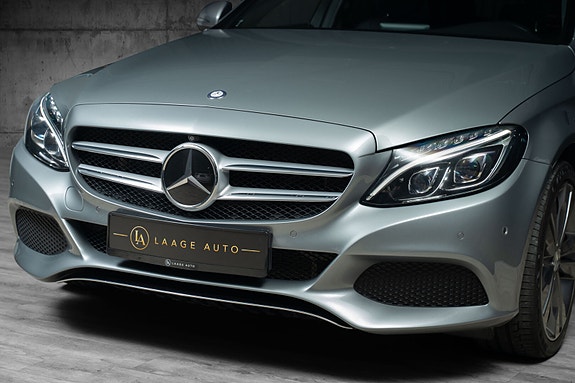 Mercedes-Benz C350 2 of 30